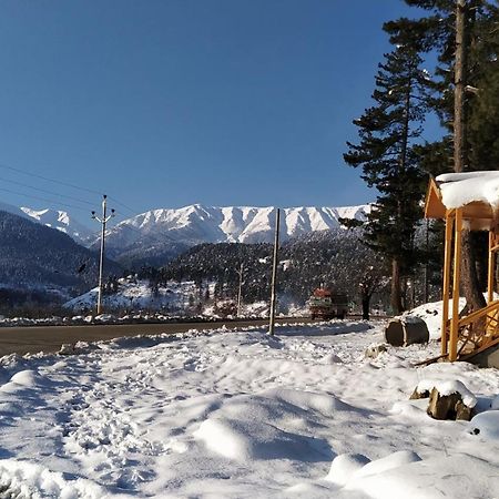 Everest Guest House Gulmarg Exteriér fotografie