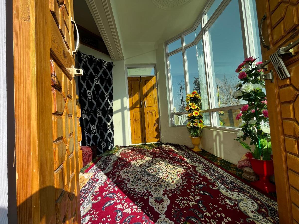 Everest Guest House Gulmarg Exteriér fotografie