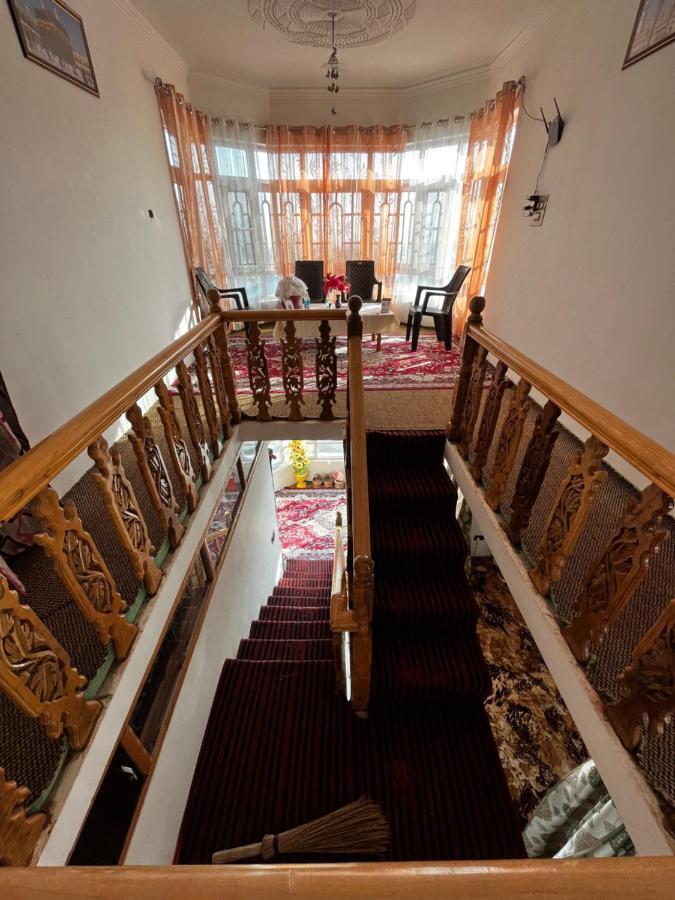 Everest Guest House Gulmarg Exteriér fotografie