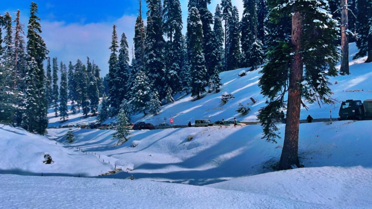 Everest Guest House Gulmarg Exteriér fotografie