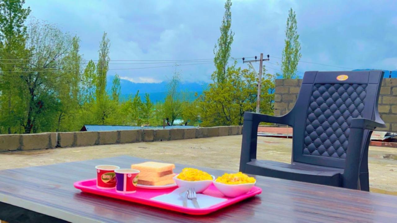 Everest Guest House Gulmarg Exteriér fotografie