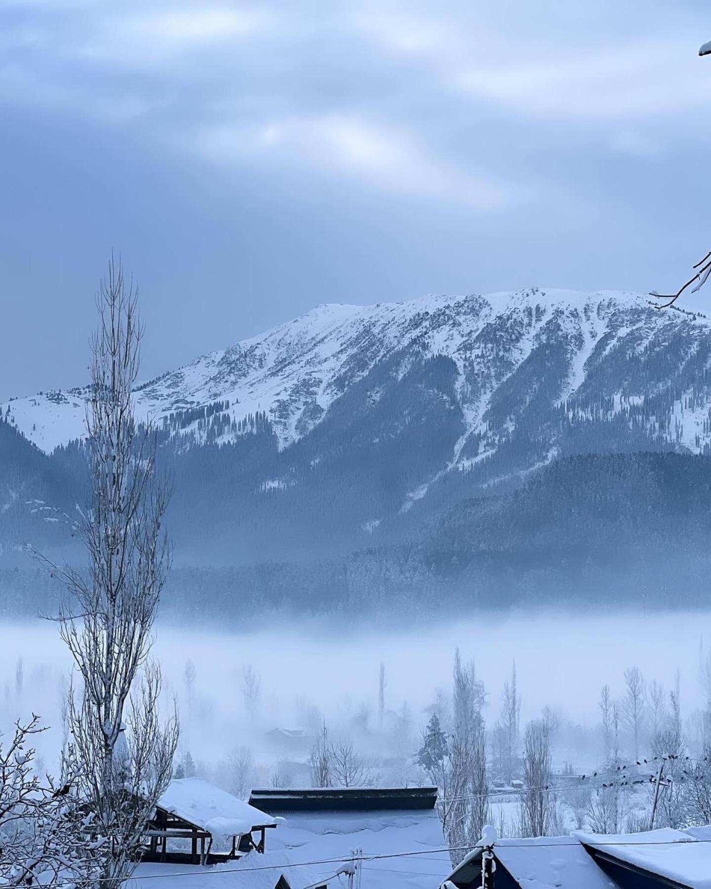 Everest Guest House Gulmarg Exteriér fotografie