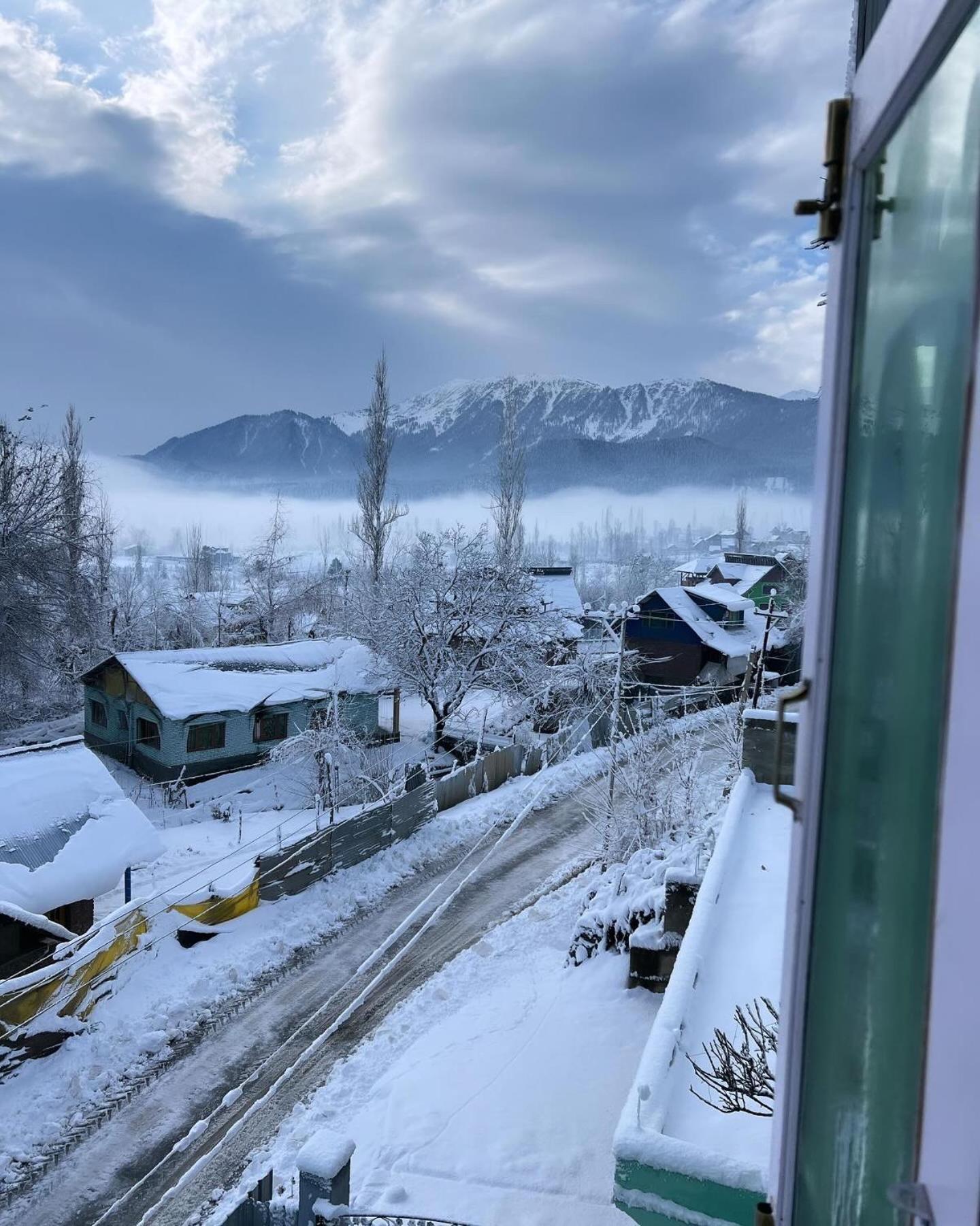 Everest Guest House Gulmarg Exteriér fotografie