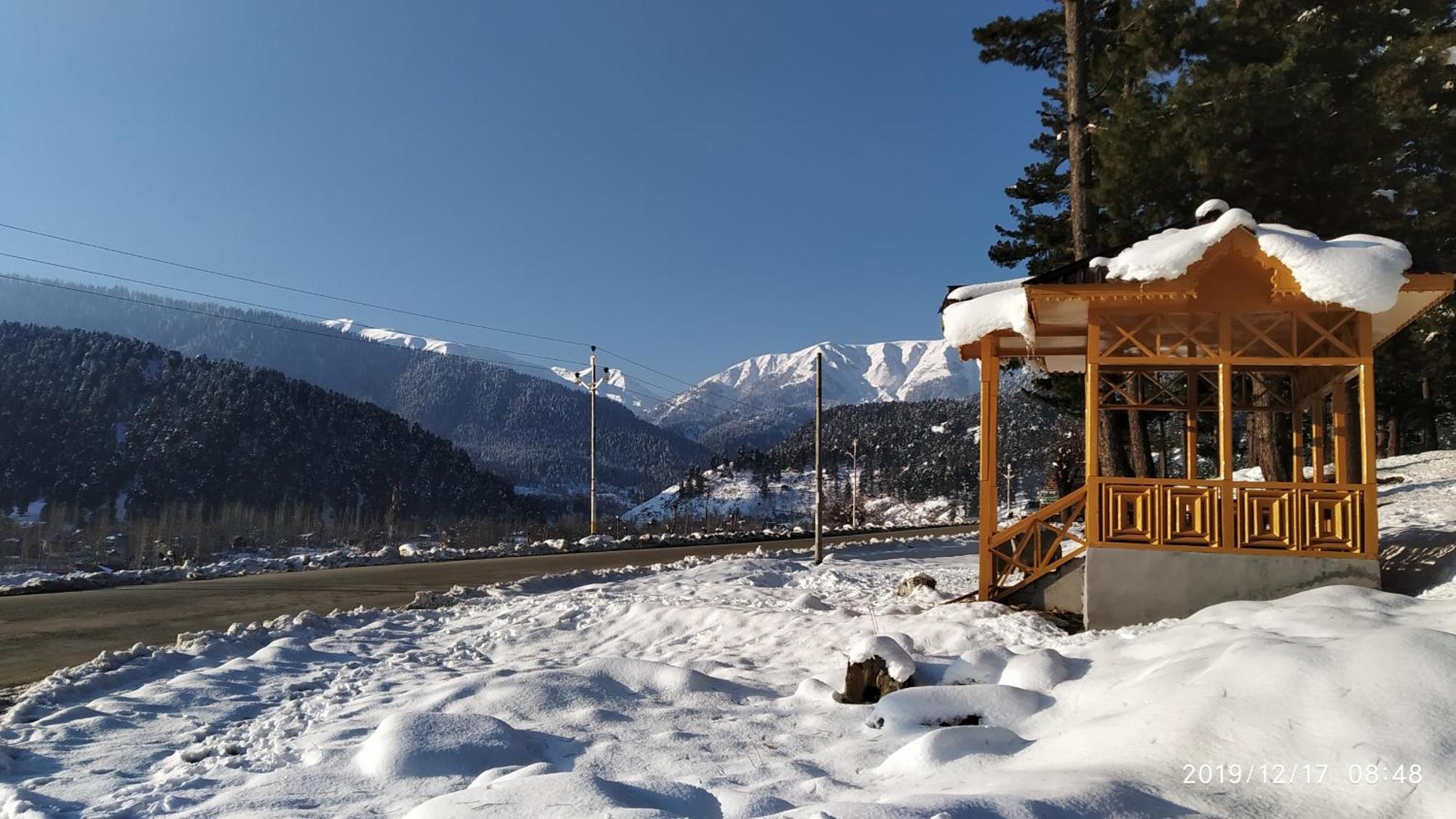 Everest Guest House Gulmarg Exteriér fotografie