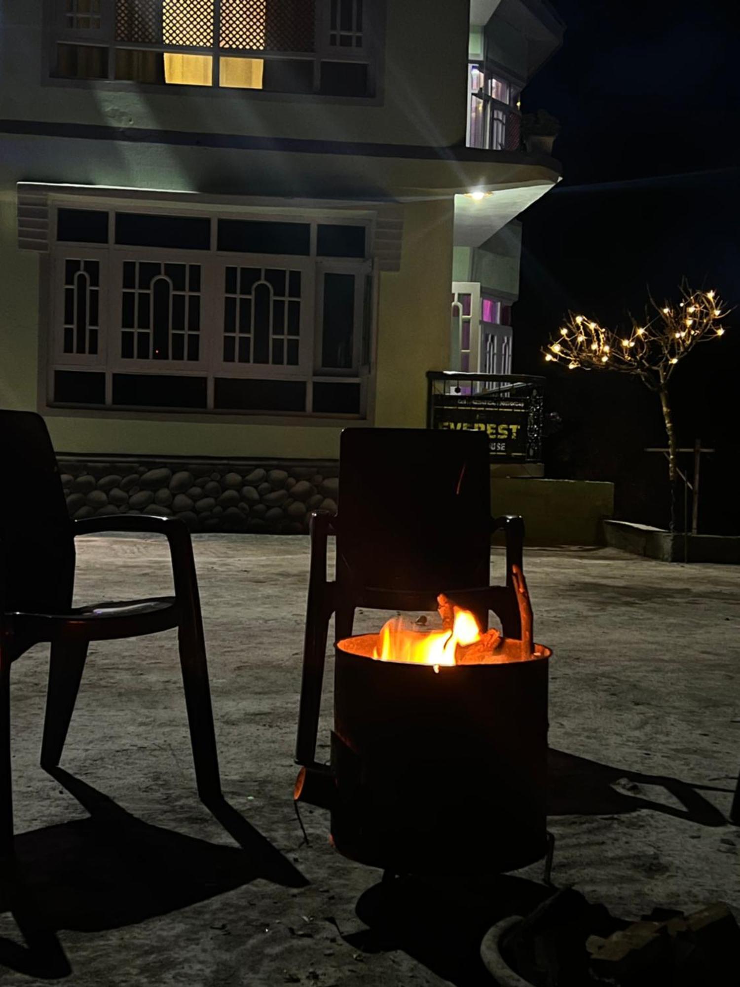 Everest Guest House Gulmarg Exteriér fotografie