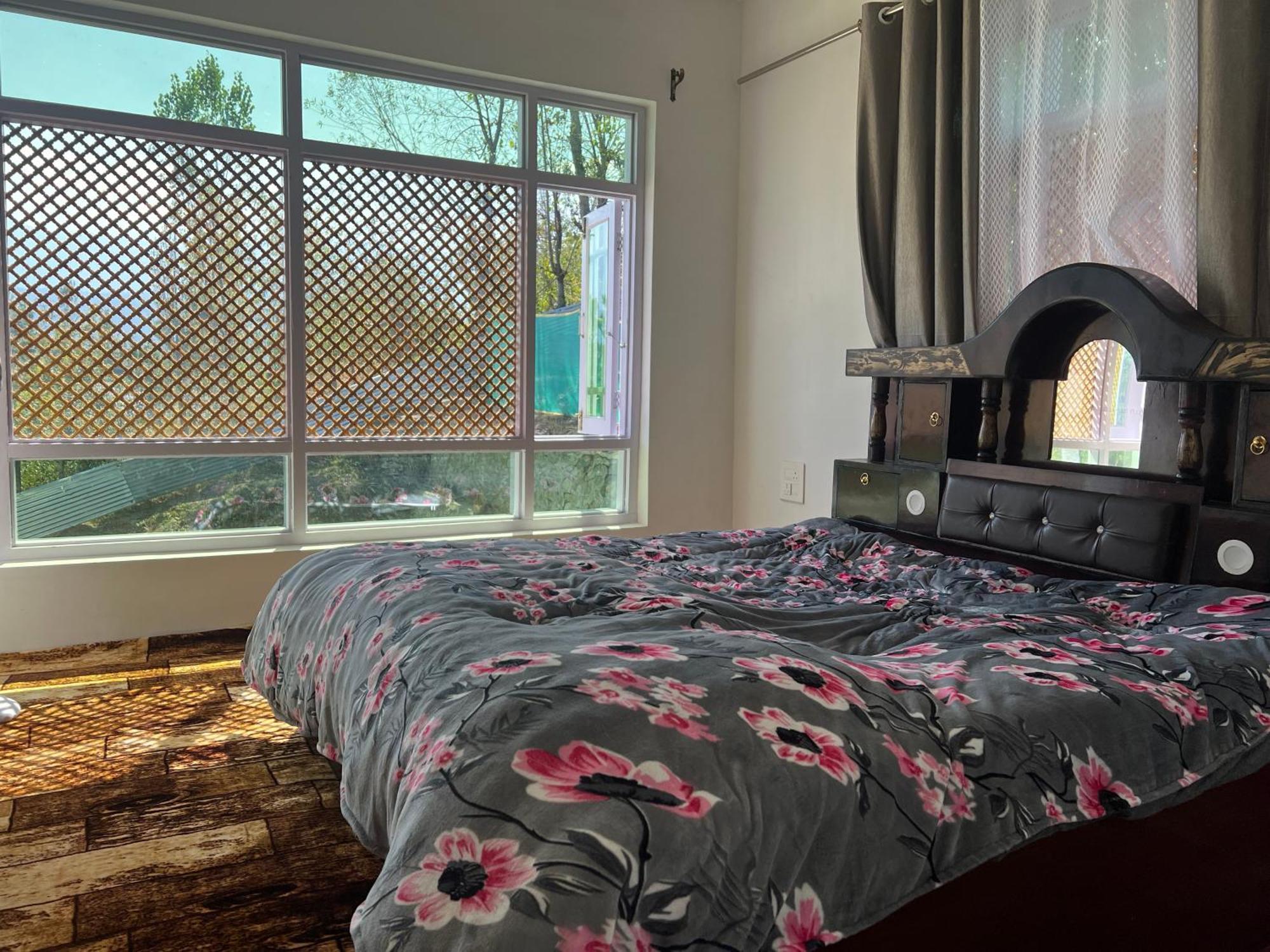 Everest Guest House Gulmarg Exteriér fotografie