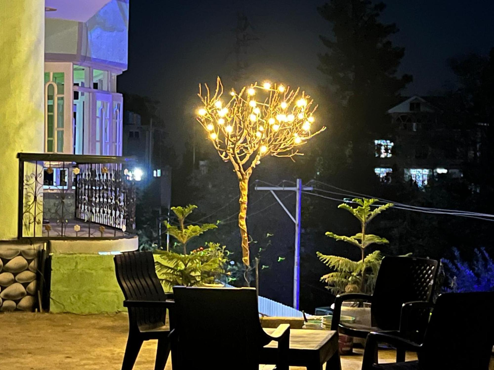 Everest Guest House Gulmarg Exteriér fotografie