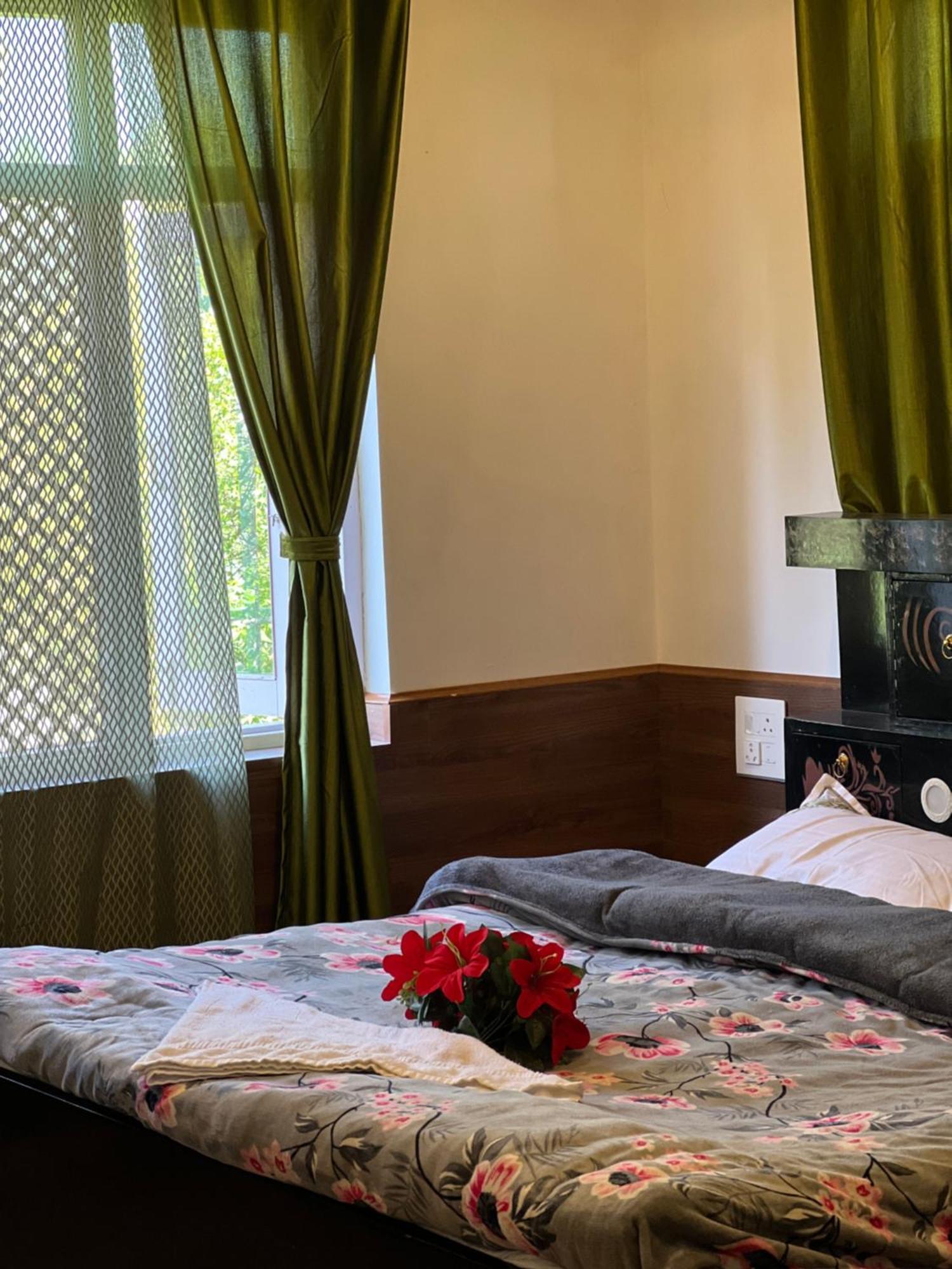 Everest Guest House Gulmarg Exteriér fotografie