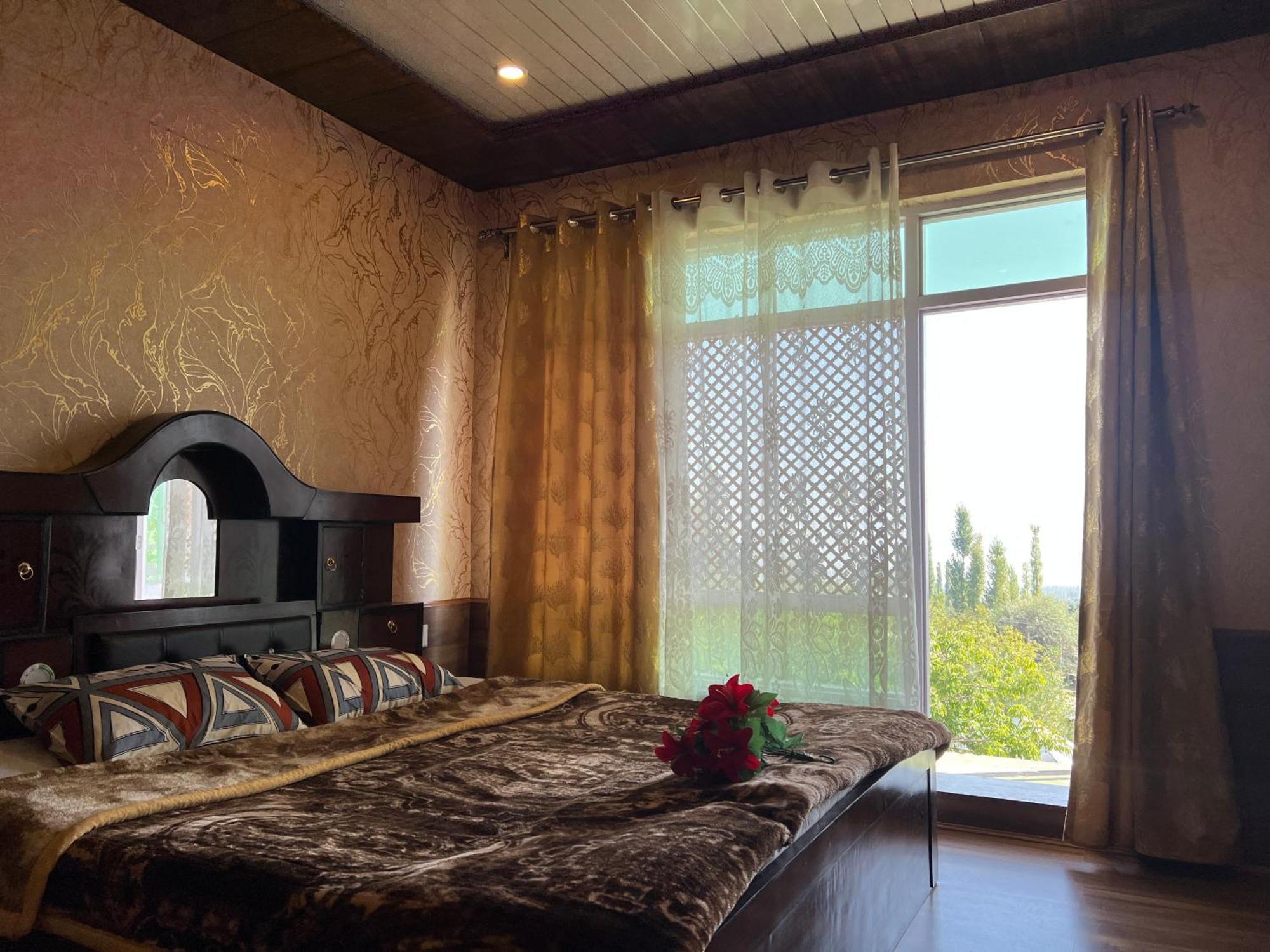 Everest Guest House Gulmarg Exteriér fotografie