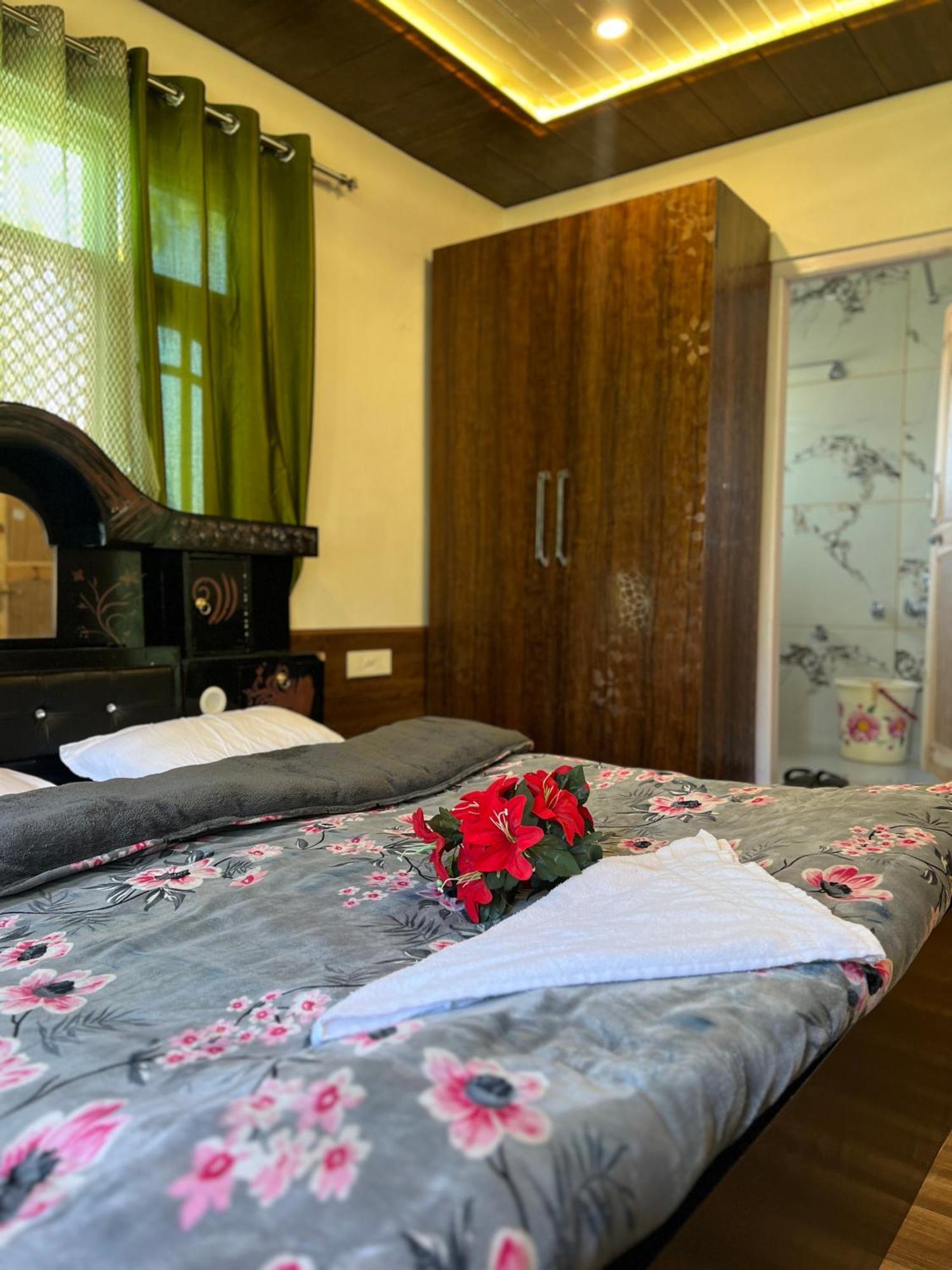 Everest Guest House Gulmarg Exteriér fotografie